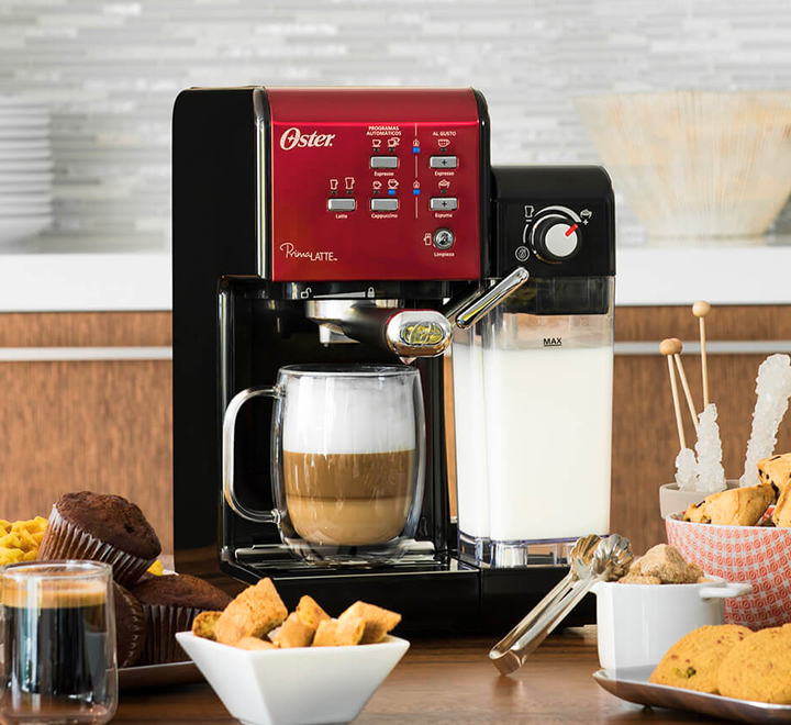 Kit Cafetera automática de espresso roja Oster® PrimaLatte